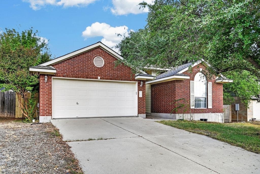 1006 Clear Lake Ln - Photo 0
