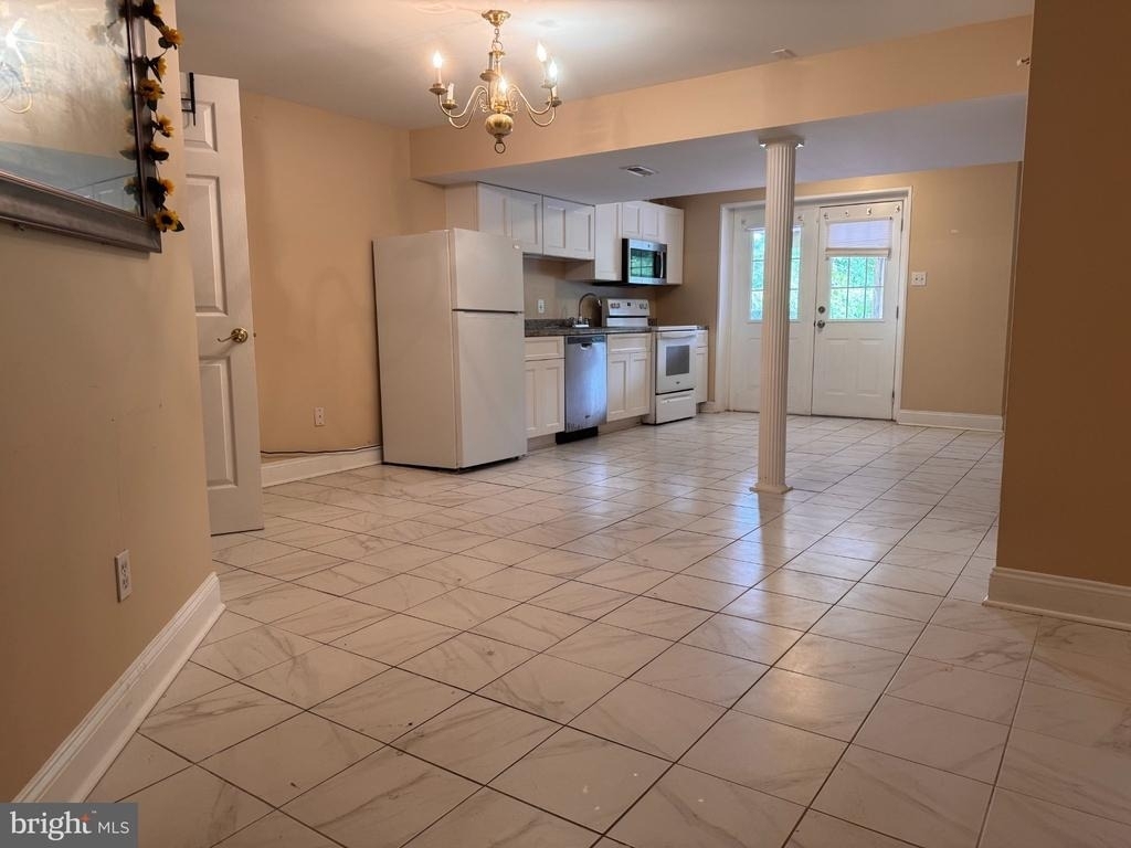 319 Boeing Court - Photo 1