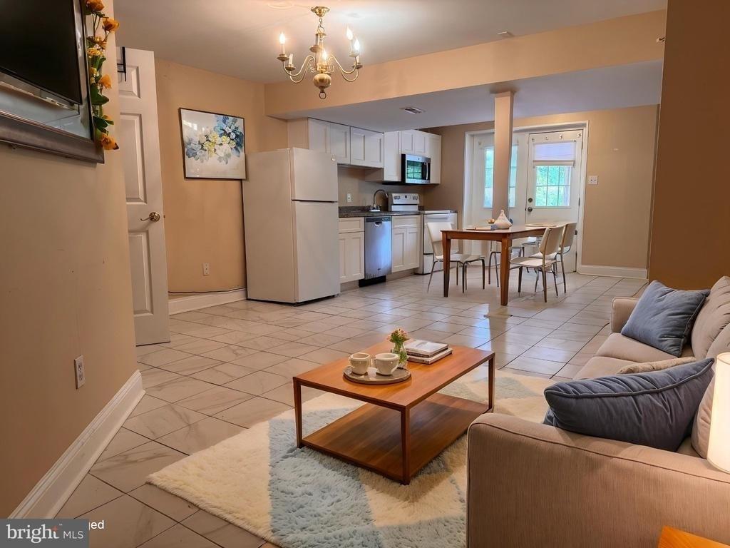 319 Boeing Court - Photo 0
