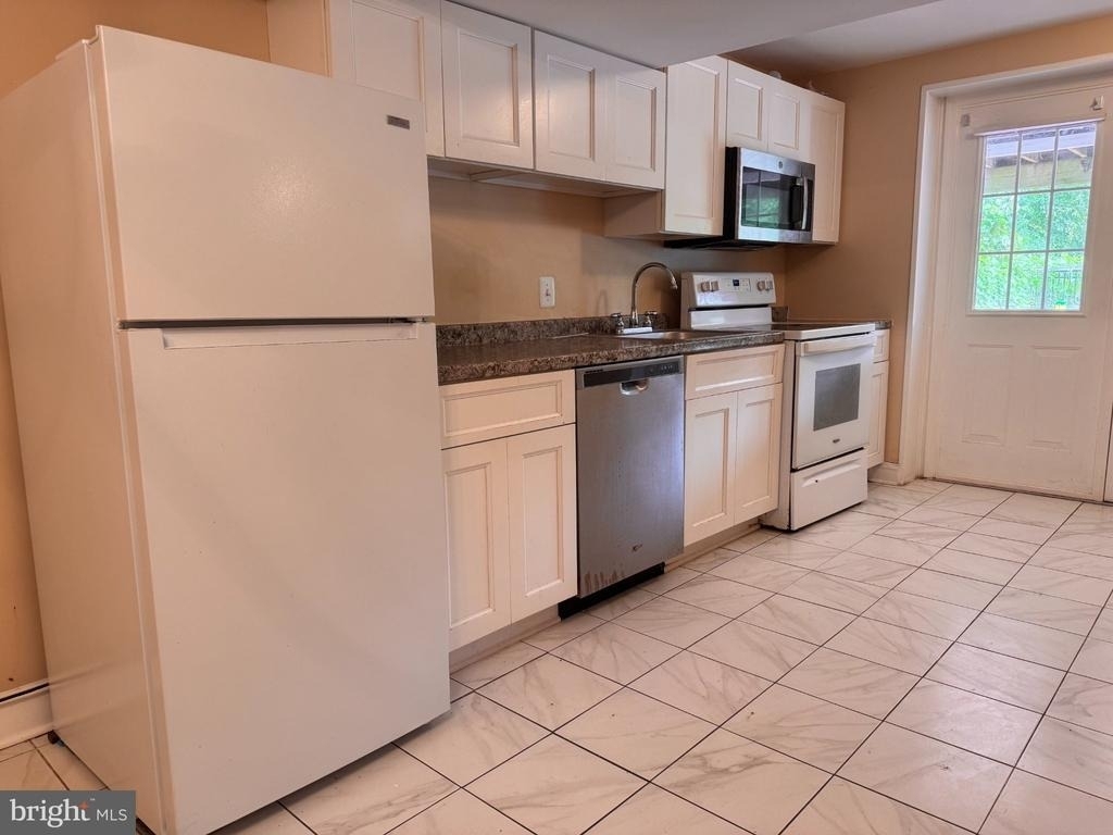 319 Boeing Court - Photo 4