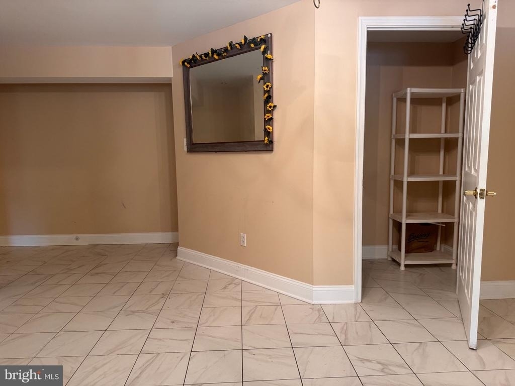 319 Boeing Court - Photo 2