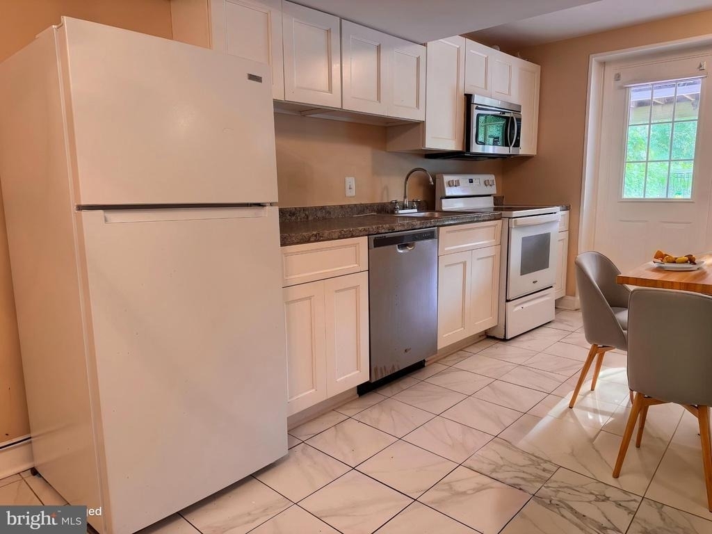 319 Boeing Court - Photo 3