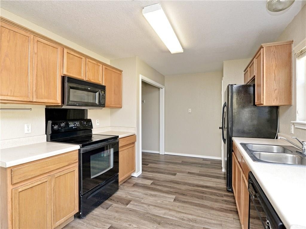 9212 Rowlands Sayle Rd - Photo 2