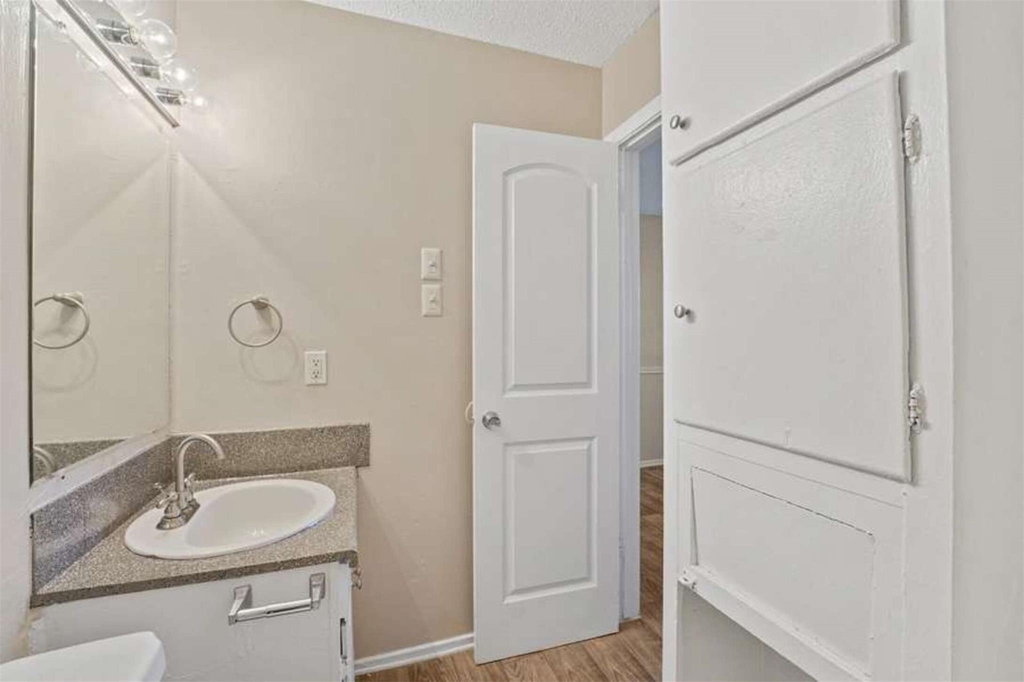 1302 Parker Ln - Photo 12