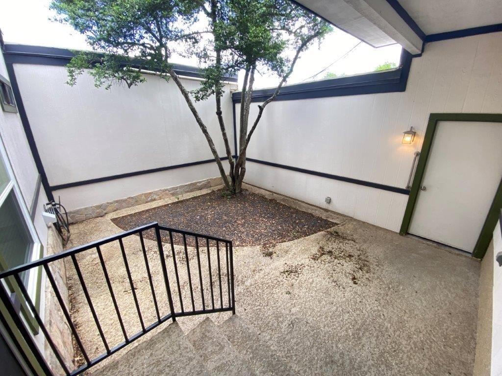 7206 Chimney Cors - Photo 13