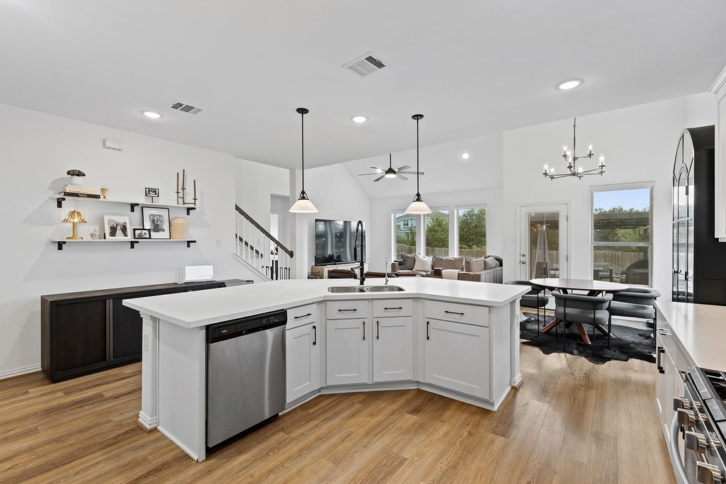 1601 Harrongton Way - Photo 8