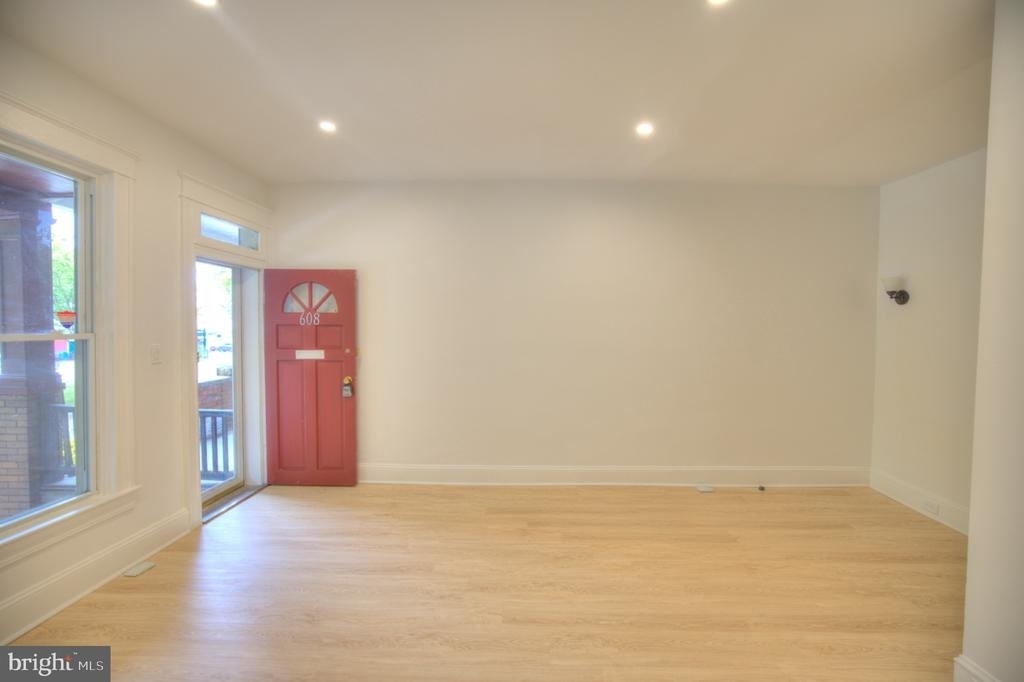 608 E 33rd Street - Photo 16