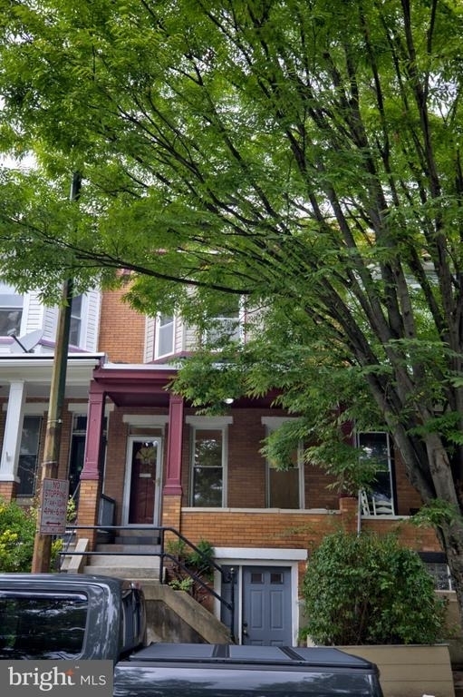 608 E 33rd Street - Photo 0