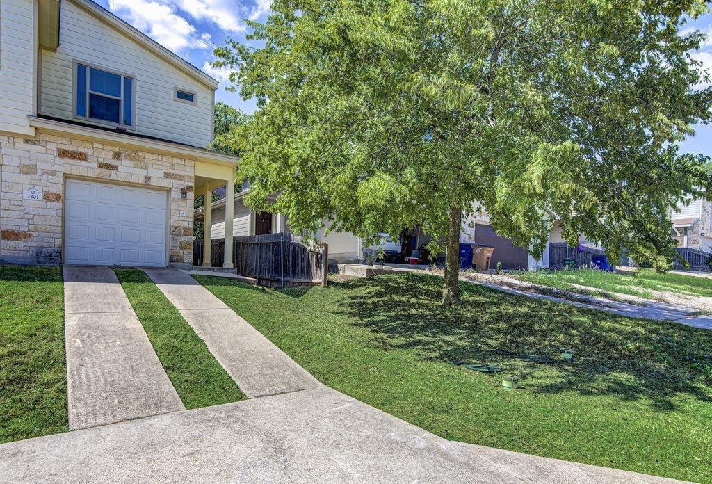 3301 Thomas Kincheon St - Photo 1