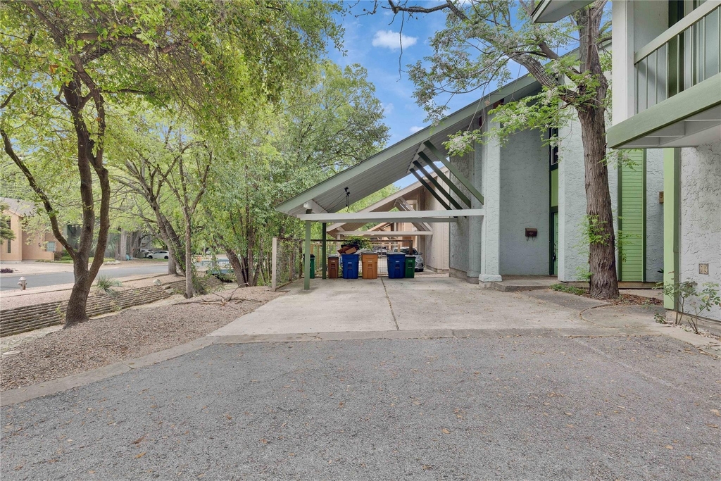 1505 Bridgeway Dr - Photo 2