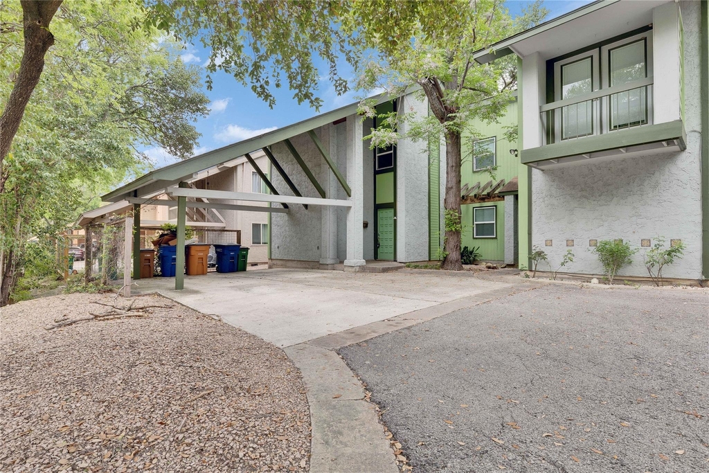 1505 Bridgeway Dr - Photo 1