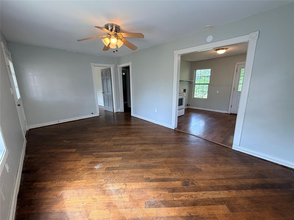 107 Franklin St - Photo 4