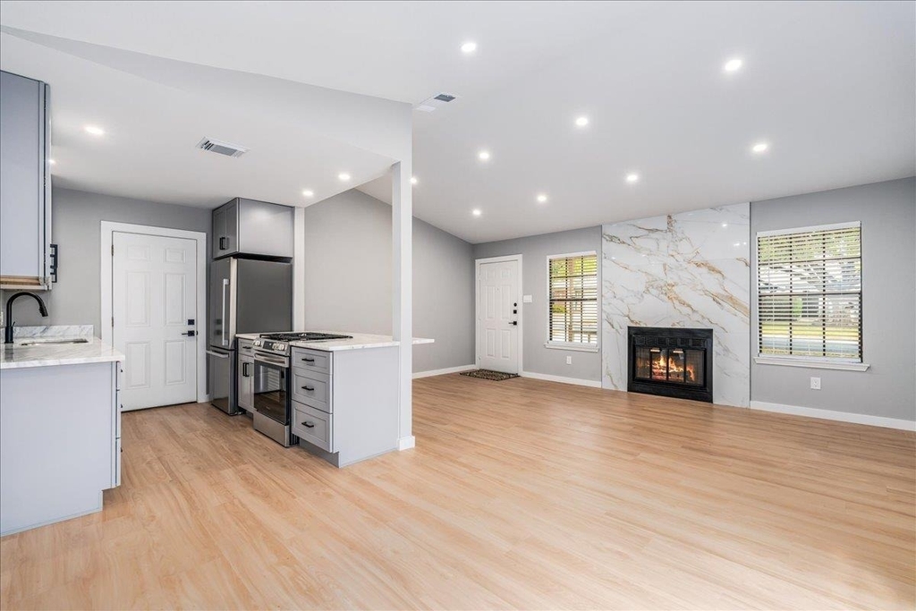 803 Kavanagh Dr - Photo 2