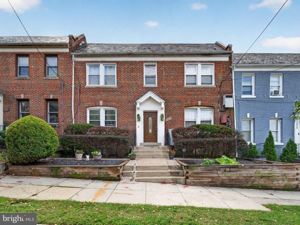 1333 Adams Street Ne - Photo 0