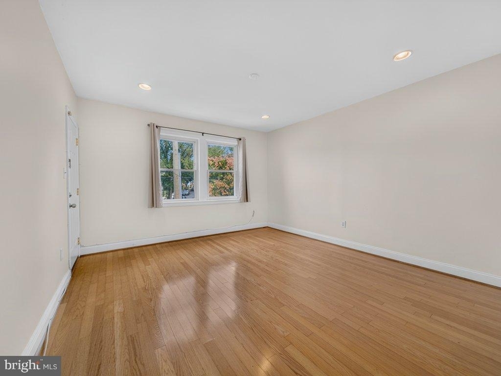 1333 Adams Street Ne - Photo 6