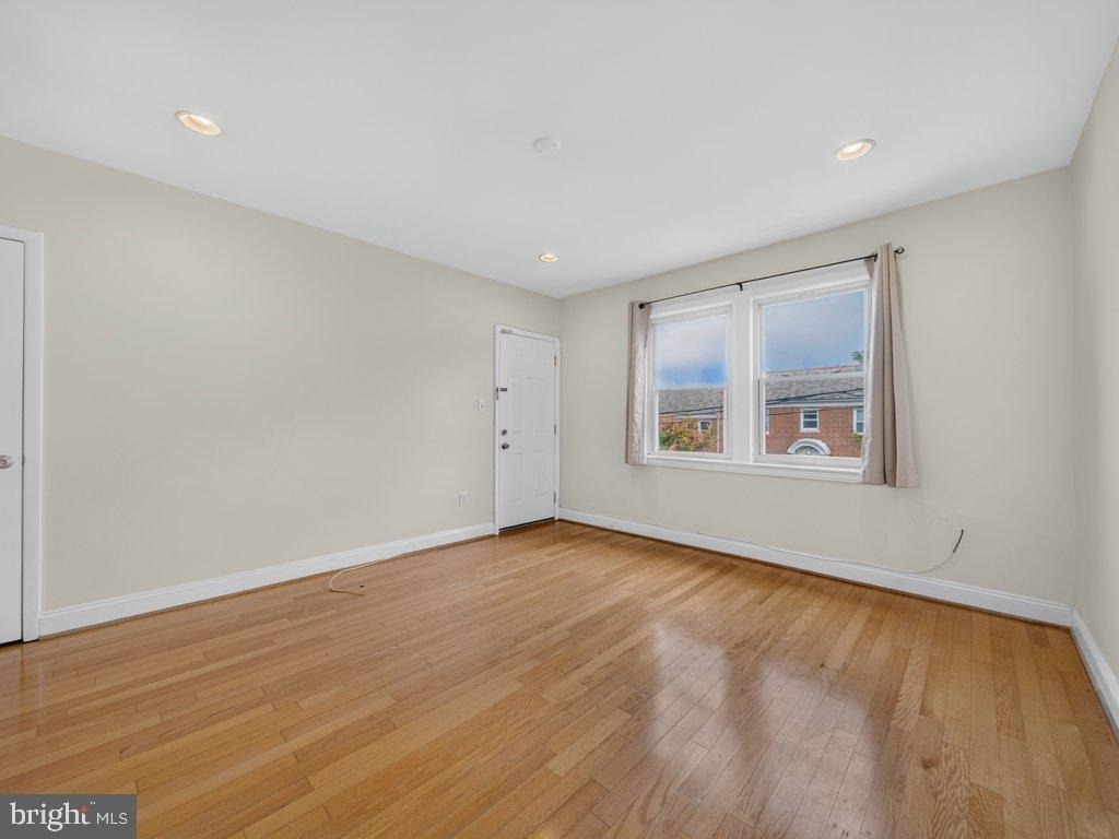 1333 Adams Street Ne - Photo 3