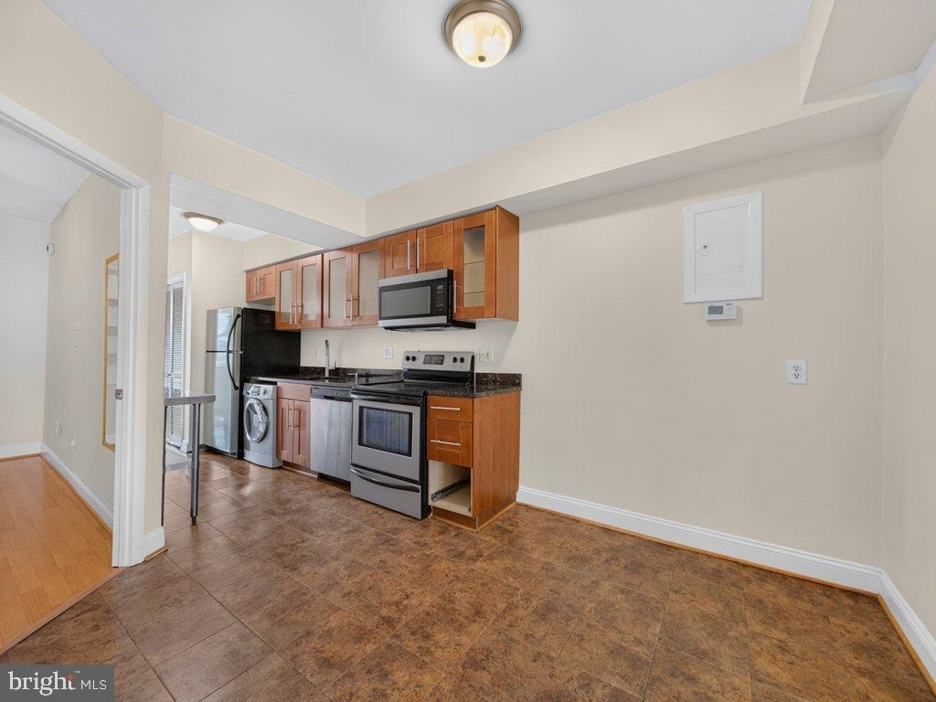 1333 Adams Street Ne - Photo 10