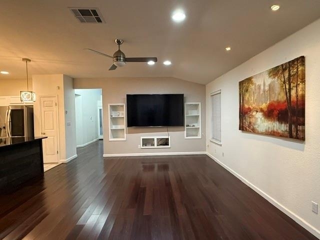 2106 Surrey Dr - Photo 3