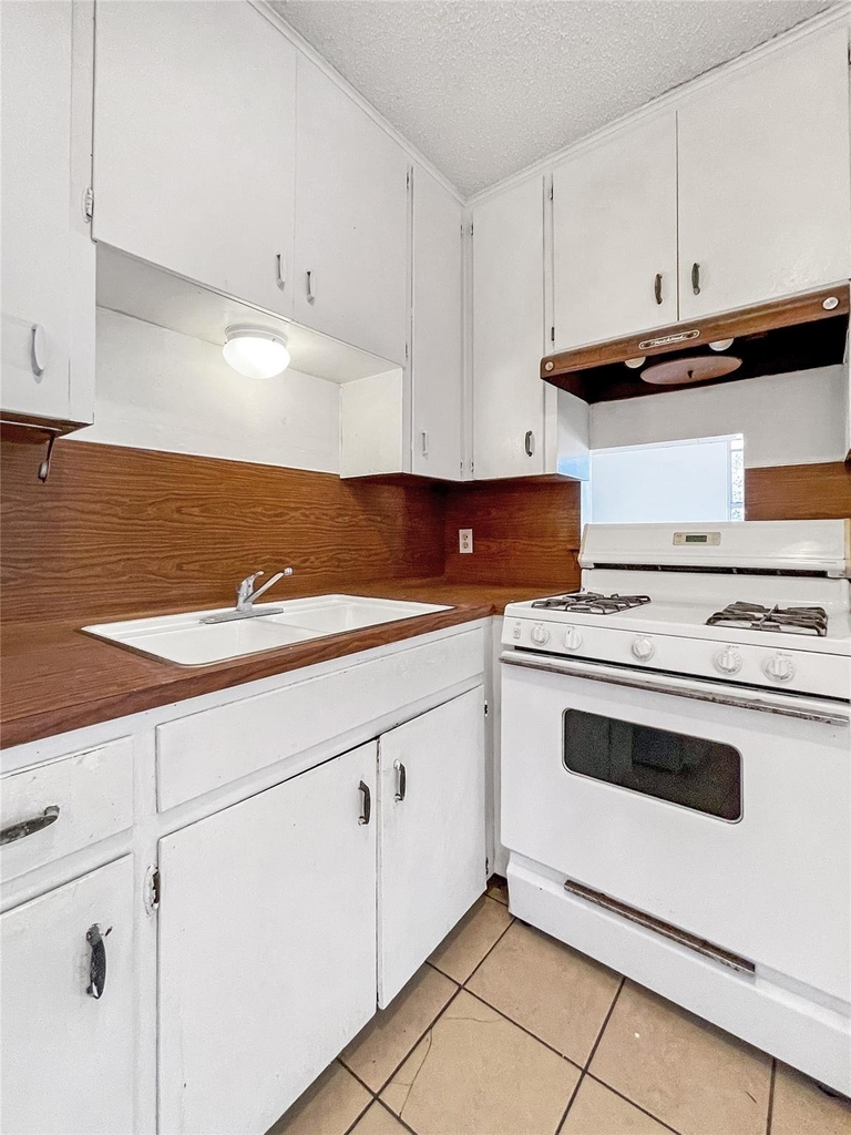 2502 Cecil Dr - Photo 6