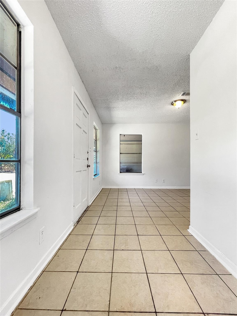 2502 Cecil Dr - Photo 4