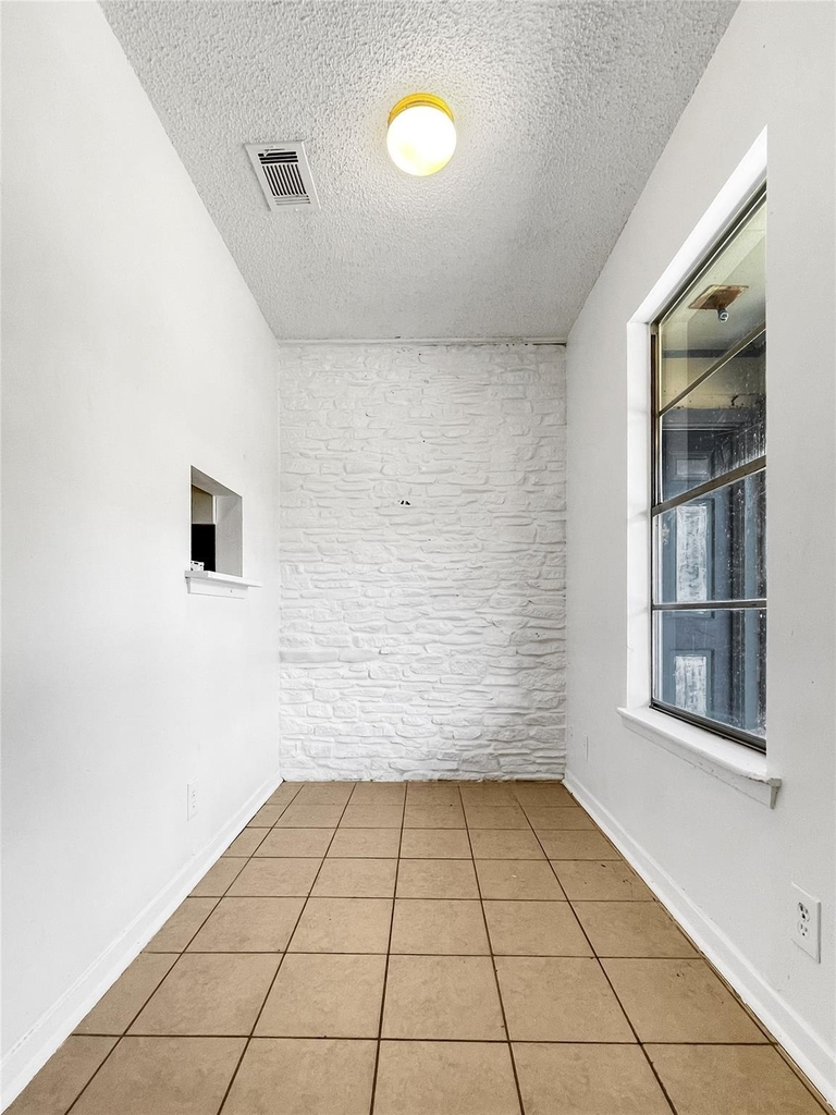 2502 Cecil Dr - Photo 3
