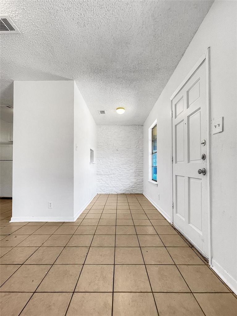 2502 Cecil Dr - Photo 2
