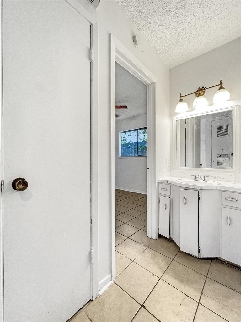 2502 Cecil Dr - Photo 7