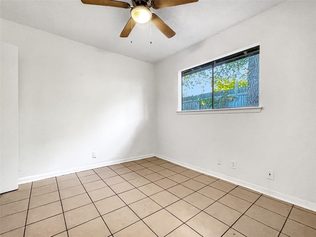 2502 Cecil Dr - Photo 9