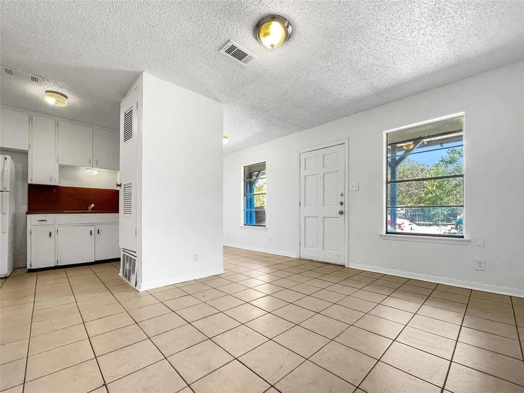 2502 Cecil Dr - Photo 0