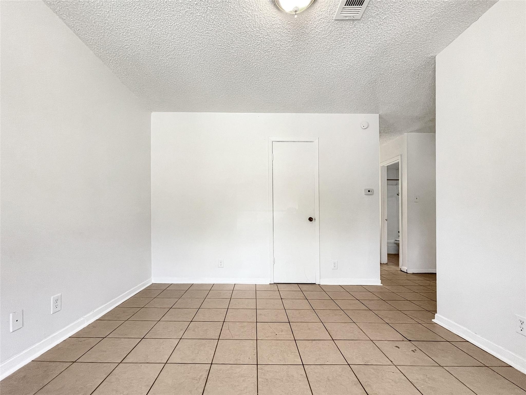 2502 Cecil Dr - Photo 5