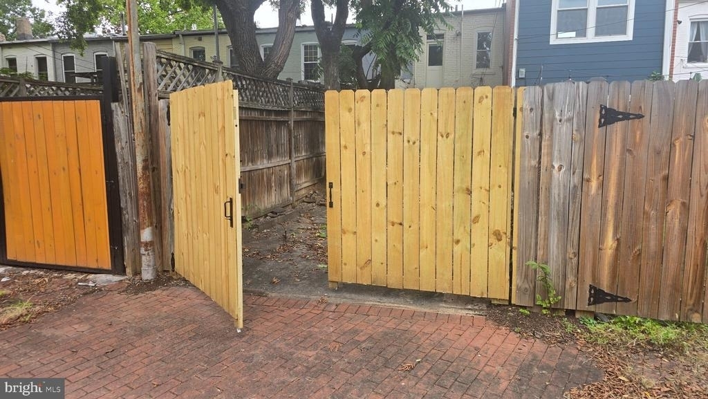 320 14th Street Ne - Photo 8