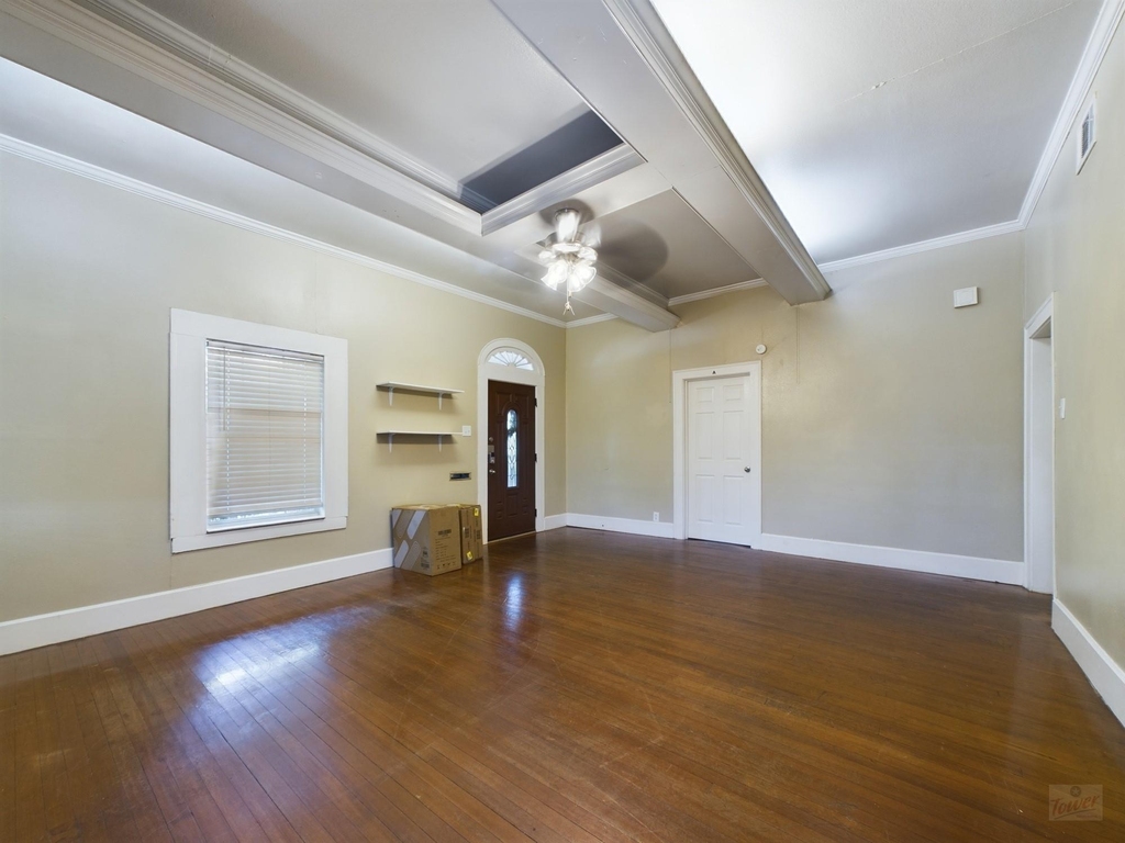 705 E 32nd St - Photo 5