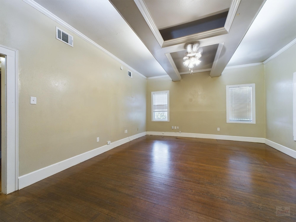 705 E 32nd St - Photo 3