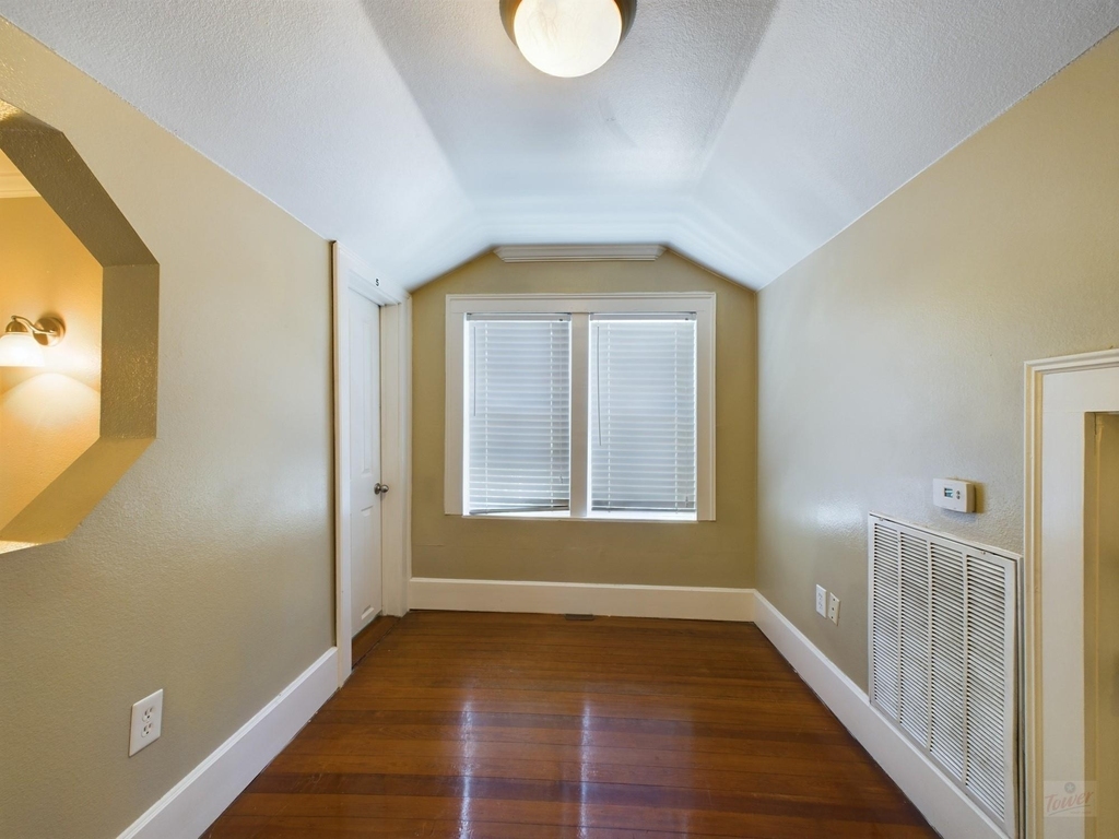 705 E 32nd St - Photo 15