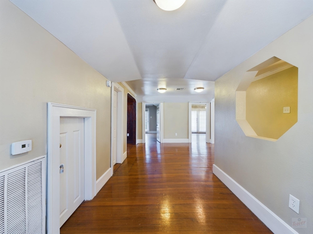 705 E 32nd St - Photo 14