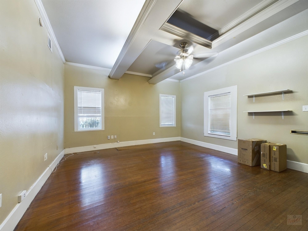 705 E 32nd St - Photo 4