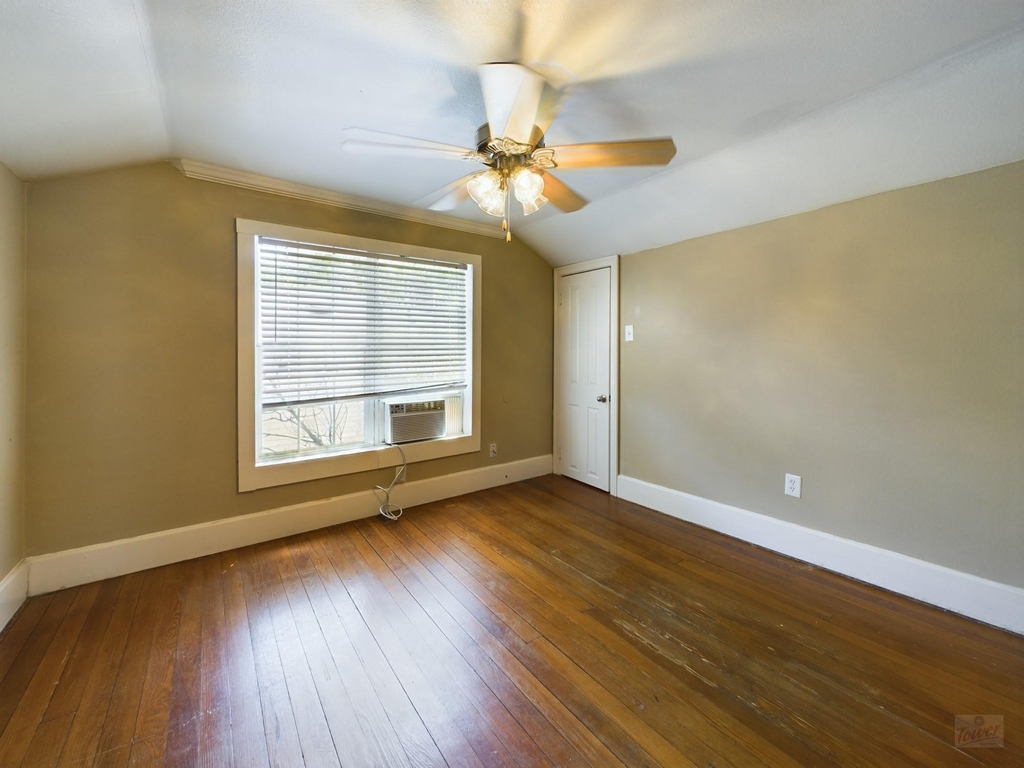 705 E 32nd St - Photo 31