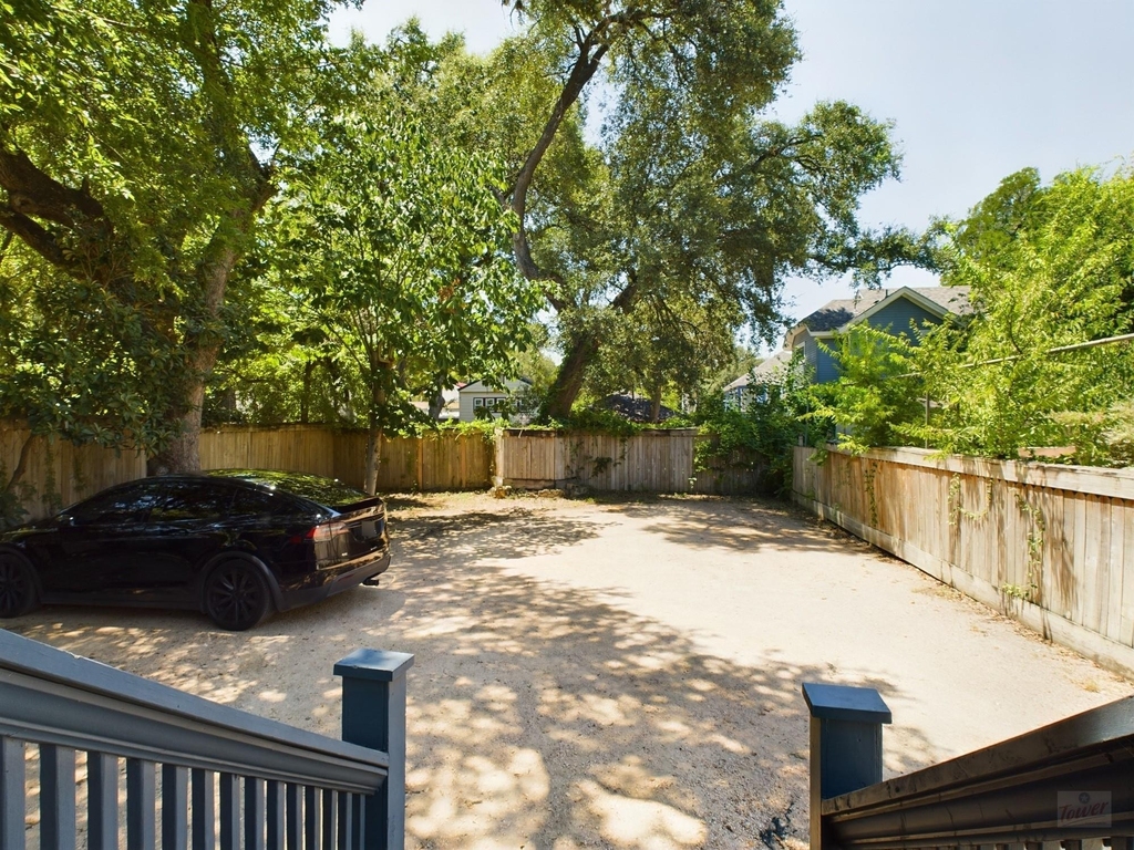 705 E 32nd St - Photo 12