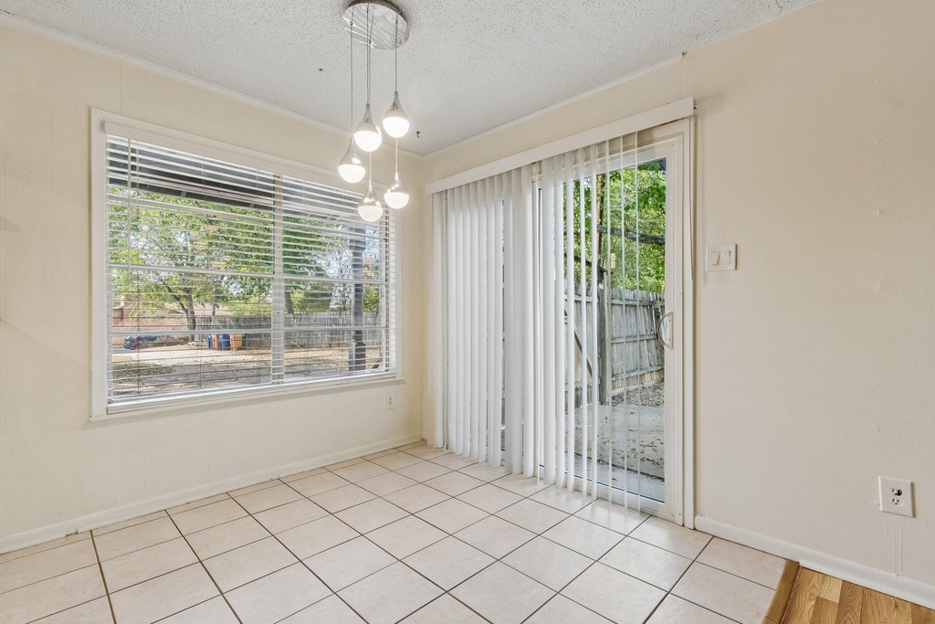 4703 Sagebrush Cir - Photo 3