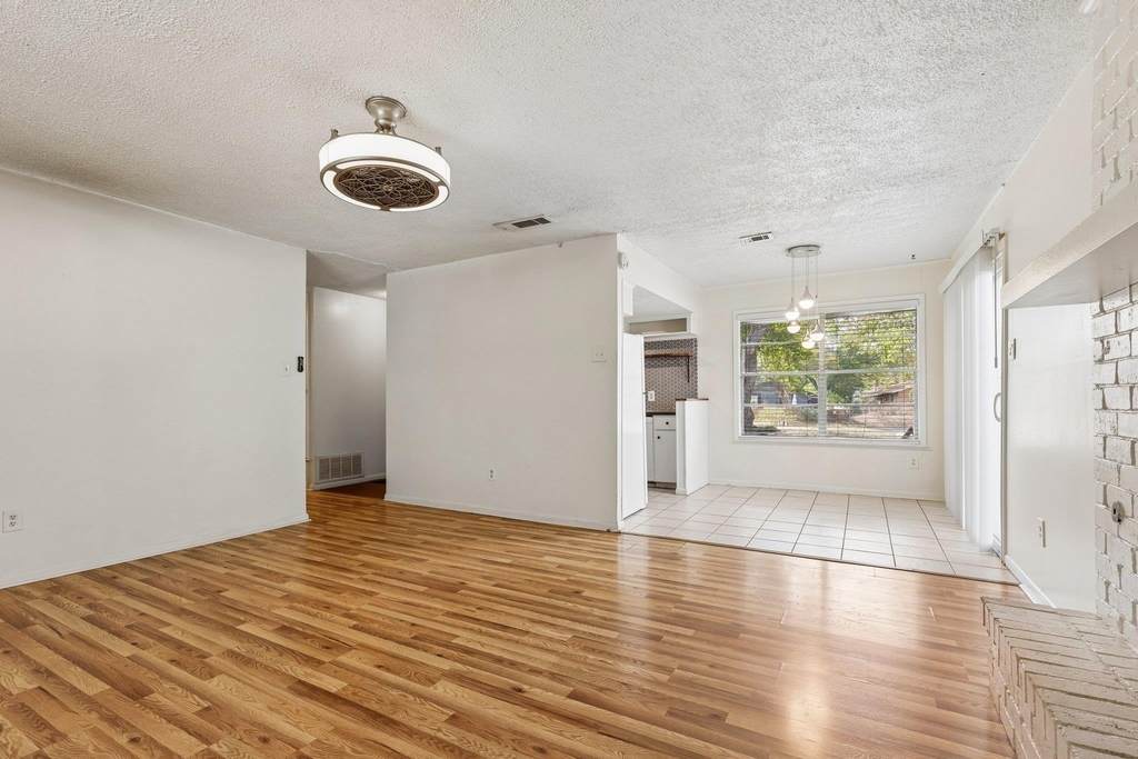 4703 Sagebrush Cir - Photo 2