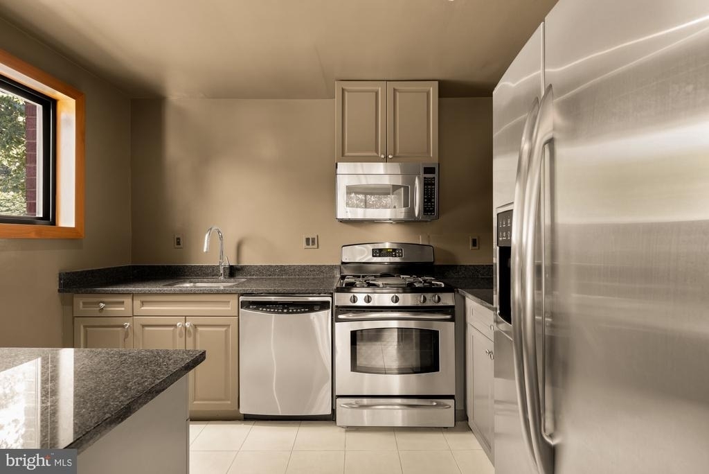 2725 39th Street Nw - Photo 8