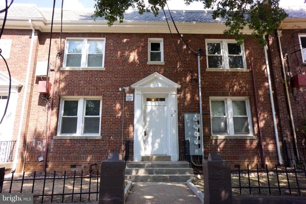 2210 Nicholson Street Se - Photo 0