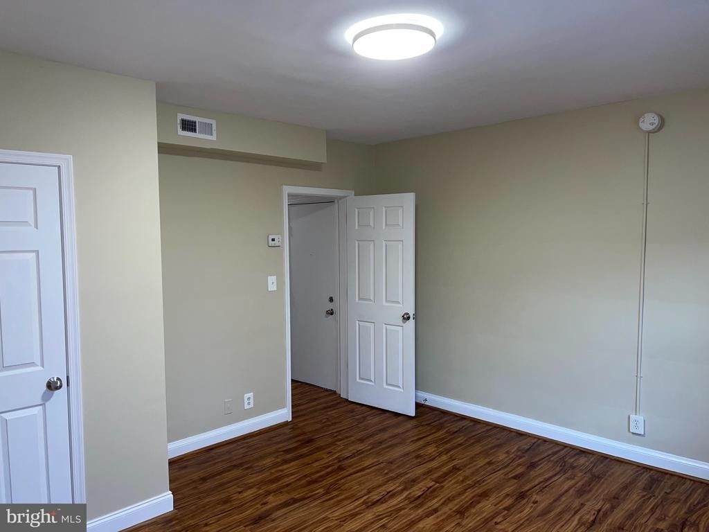 2210 Nicholson Street Se - Photo 2