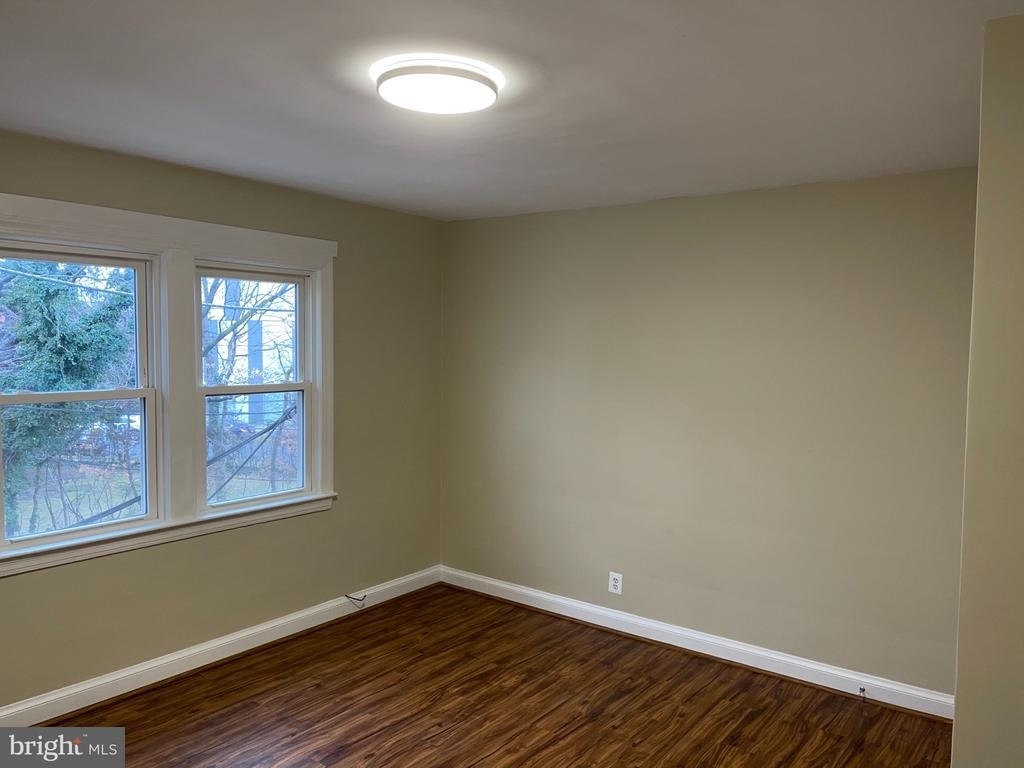 2210 Nicholson Street Se - Photo 4