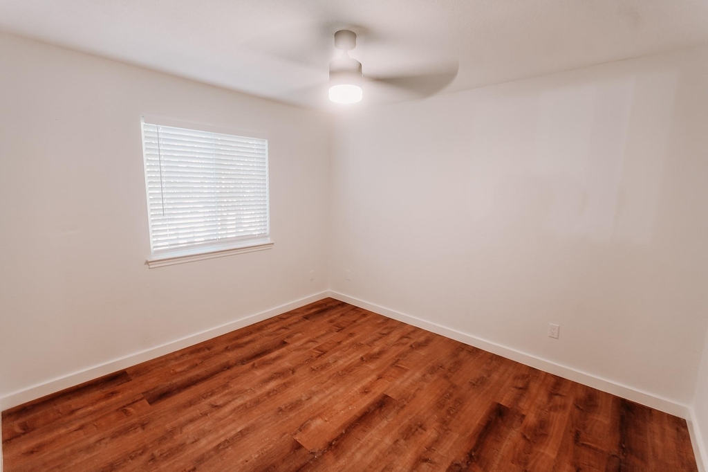 1505 Windsong Trl - Photo 11
