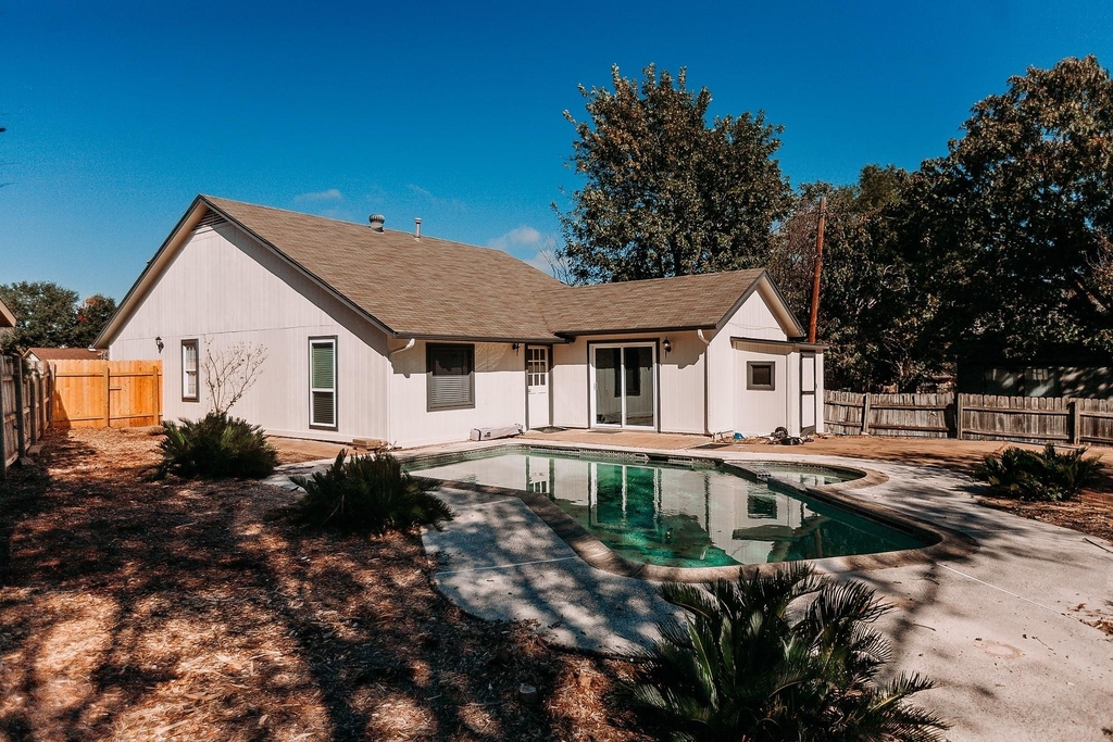 1505 Windsong Trl - Photo 19