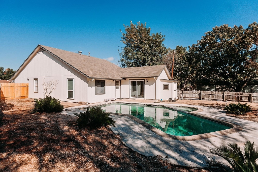 1505 Windsong Trl - Photo 20