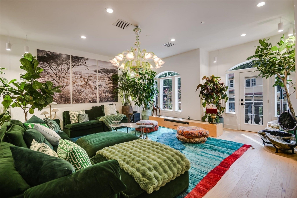 1529 Barton Springs Rd - Photo 2