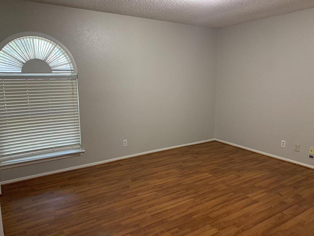 1002 Adventure Ln - Photo 16