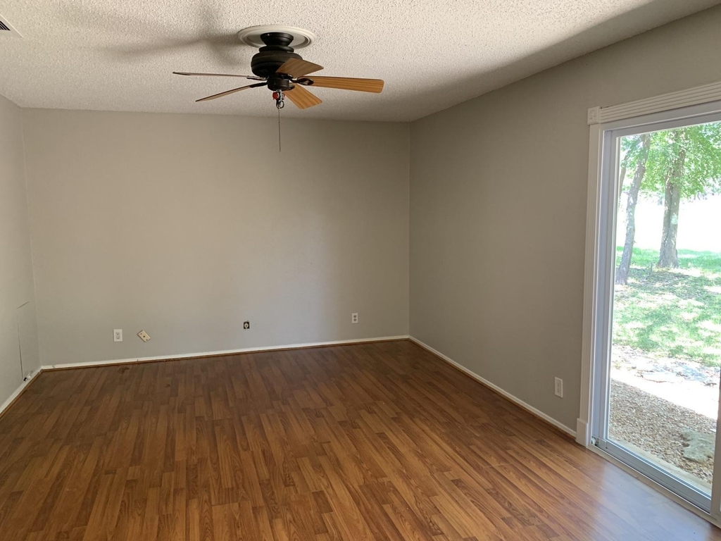 1002 Adventure Ln - Photo 14